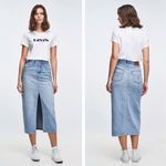 Levi's NWT Levi’s Premium Womens Denim Midi Skirt Sz 27 Light Wash Slit Front Photo 2
