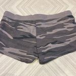 Z Supply  Women’s Gray Camouflage Sweat Tie Shorts Size Large Photo 4
