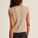 Abercrombie & Fitch  Cable Knit V-Neck Sweater Vest Size L Photo 1