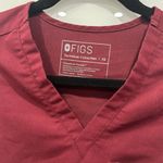 FIGS  Women's Slim Catarina Red Short Sleeve Scrub Technical Top Shirt Sz XS Photo 1