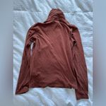 Everlane  rust turtle neck size small Photo 8