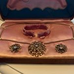 VINTAGE PRINCESS COSTUME GOLD/RHINESTONES FLORAL SHAPE NECKLACE EARRING SET Photo 1