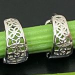 925 Signed Sterling Silver Flower Filigree Huggie Mini Hoop Earrings 3g. Photo 3