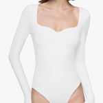 Pumiey: White Sweetheart Neckline Bodysuit Long Sleeve Photo 0