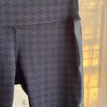 Alo Yoga Alo black and grey houndstooth Photo 1