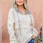 Andthewhy Chic Beige Utility Jacket with Leopard Hood Photo 0