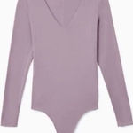 Everlane Supima Cotton Long-Sleeve V-Neck Bodysuit T-Shirt In Dusty Lavender Photo 0