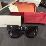 Gucci GG1714S cat-eye sunglasses with a black frame and solid grey lenses Photo 1