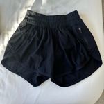 Lululemon Tracker Low-Rise Lined Short 4" Photo 6