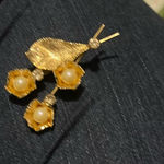 Pearl flower golden leaf brooch Gold Photo 1