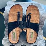 Baretraps  Black Leather Flip Flop Sandals Memory Foam Cork Insole Size 9 EUC Photo 3