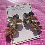 Urban soul gold flowers drops earrings Photo 0