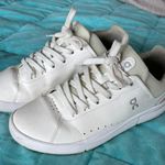 on cloud Sneakers Photo 0