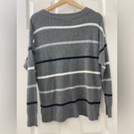 American Eagle  Grey‎ striped v-neck sweater women’s size small Photo 1