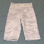 Lululemon  Wunder Under Short 10" *Ribbed
Incognito Camo Jacquard Alpine White 4 Photo 0
