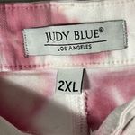Judy Blue Women's Pink Burgundy And White Tie Dye Shorts Mid-Rise Sz 2XL NWOT Photo 3