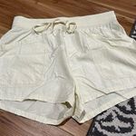 CALIA by Carrie Underwood Cream Cargo Shorts Relaxed Fit Size Large Photo 0