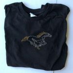 Quail Hollow Mustang Horse Tee top Medium Pony Black NWOT Retro Cowgirl … Photo 1