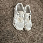 On Clouds Women's White Athletic Shoes Size 9 Photo 6