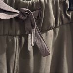 Lululemon  Women’s 4 Dark Olive On The Fly Pant 28” Office Athleisure Comfort Photo 3