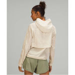 Lululemon Hood Lite Jacket *Packable
White Opal Photo 2