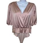 EXPRESS NWT  Women's Short Sleeve Peplum Ruffle Bodysuit Blouse Dusty Mauve Large Photo 2