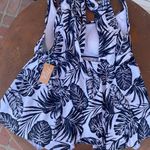 Kona Sol NWT swim top size 20w Photo 1