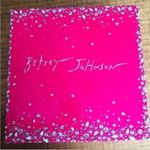 Betsey Johnson Pink Lips Crossbody & Tech Case Set NWT – Gift Box Included Photo 2