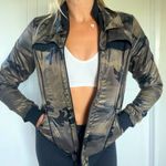 Koral Activewear Windbreaker Evade Running Jacket in Camo Black Army Green Sz XS Photo 0