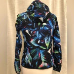 New Balance  Women’s Windcheater Jacket Tropical Palms Photo 6