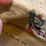 Tahari  Gibson Cream and Tan Ballet Flats - Size: 6.5 Photo 1