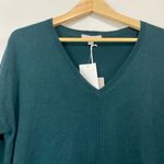 Chelsea28 Women’s Long Sleeve V Neck Sweater Green Ponderosa Size Small NWT Photo 1