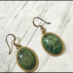 Green speckled faux stone gold tone fish hook earrings Photo 3
