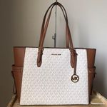 Michael Kors Purse Photo 0