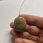 Women’s Green Natural Stone Pendant / Green Cord Costume Necklace Magnetic Clasp Photo 5