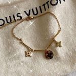 Dainty flower bracelet Photo 1