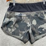 Athleta Women’s Run Free Printed Shorts 3.5” Mid Rise Lined in Green Camo Size S Photo 3