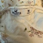 Hollister Floral Flowy Flutter Sleeve Top White, Purple, Yellow Tie Back EUC  Photo 2
