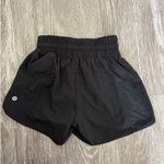 Lululemon  Tracker Short V 4" Photo 2
