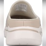 Skechers Like new: ultra go walk sneakers with air cooled arch fit. Photo 3