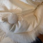 Women’s White Quilted Puffer Coat With Faux Fur Hood – New Without Tags Size M Photo 5