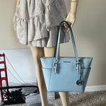 Michael Kors Set Photo 6