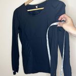 Lucy Women's Black athletic Long Sleeve workout Top size small/medium thumbholes Photo 2