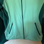 The North Face Women's Aqua and Dark Green Ski Jacket Photo 2