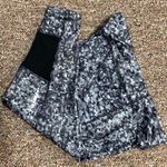 Avia capris length blk gray yoga pants - size medium Photo 0