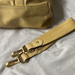 B Makowsky leather Women’s handbag Gold Yellow Metal Hardware Touch Medium Bag Photo 3