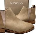 nisolo Everyday Chelsea Boot almond size 8.5 CL Photo 1