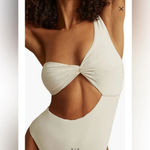 Reiss  Celia Cutout One-Shoulder One-Piece Swimsuit Size 10 MSRP $190.00 Photo 2