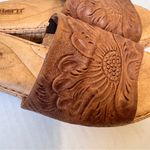 Born Brown Tooled Leather Slide Slip On Sandals Womens 6 Beachy Vacation Shoes Photo 5
