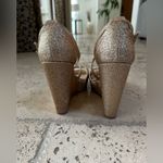 Jewel Badgley Mischka Gold Glitter Wedge Shoe Size 8 Photo 2